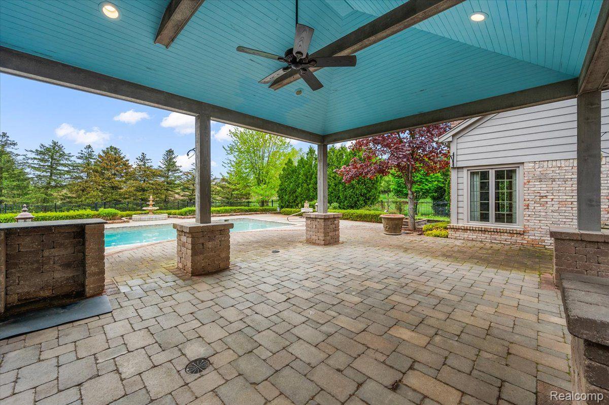 152 Oakbridge Drive