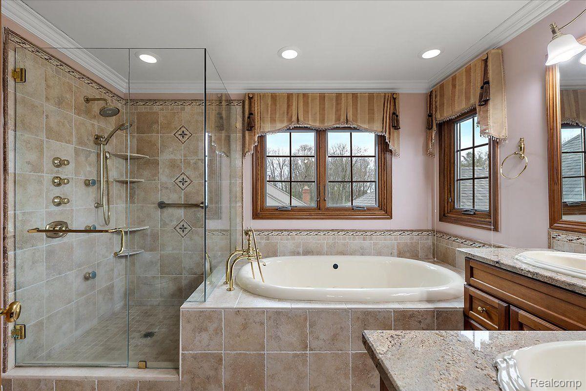 152 Oakbridge Drive