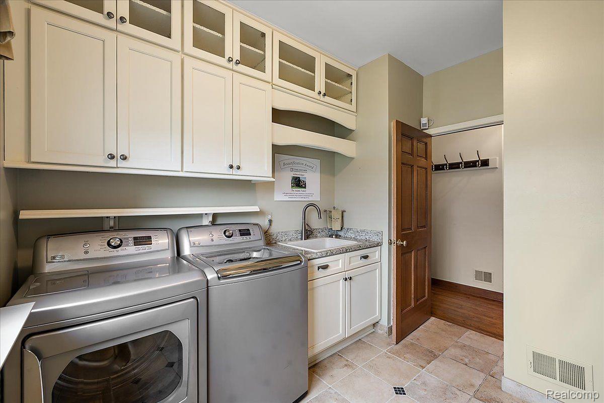 152 Oakbridge Drive