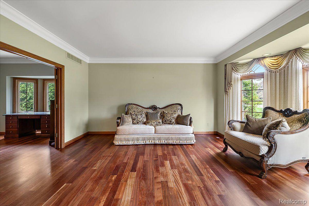 152 Oakbridge Drive