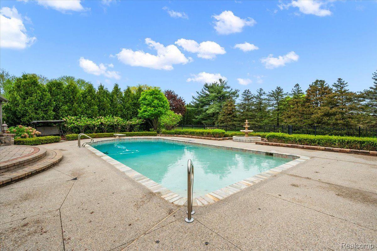 152 Oakbridge Drive
