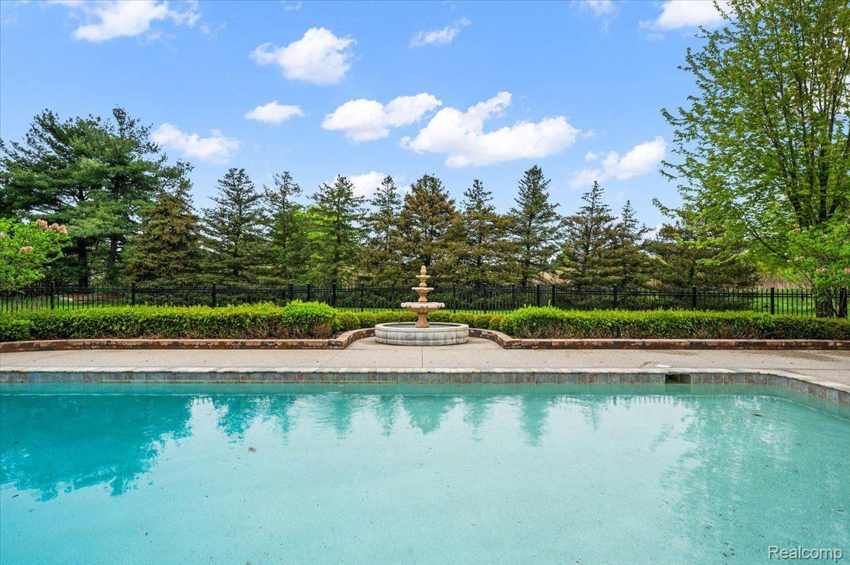 152 Oakbridge Drive