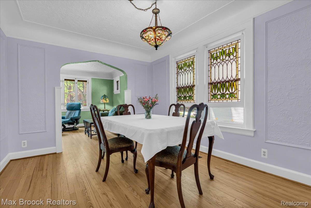 923 E 5th Street