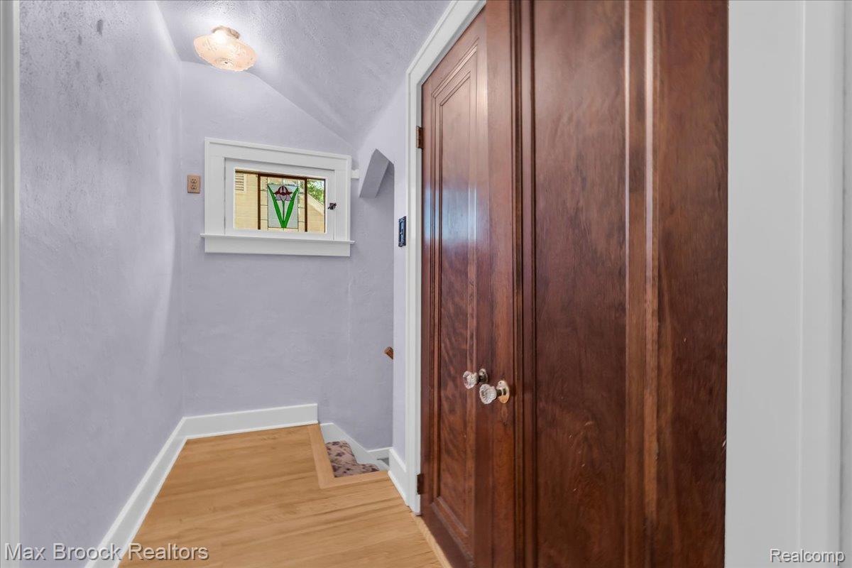 923 E 5th Street
