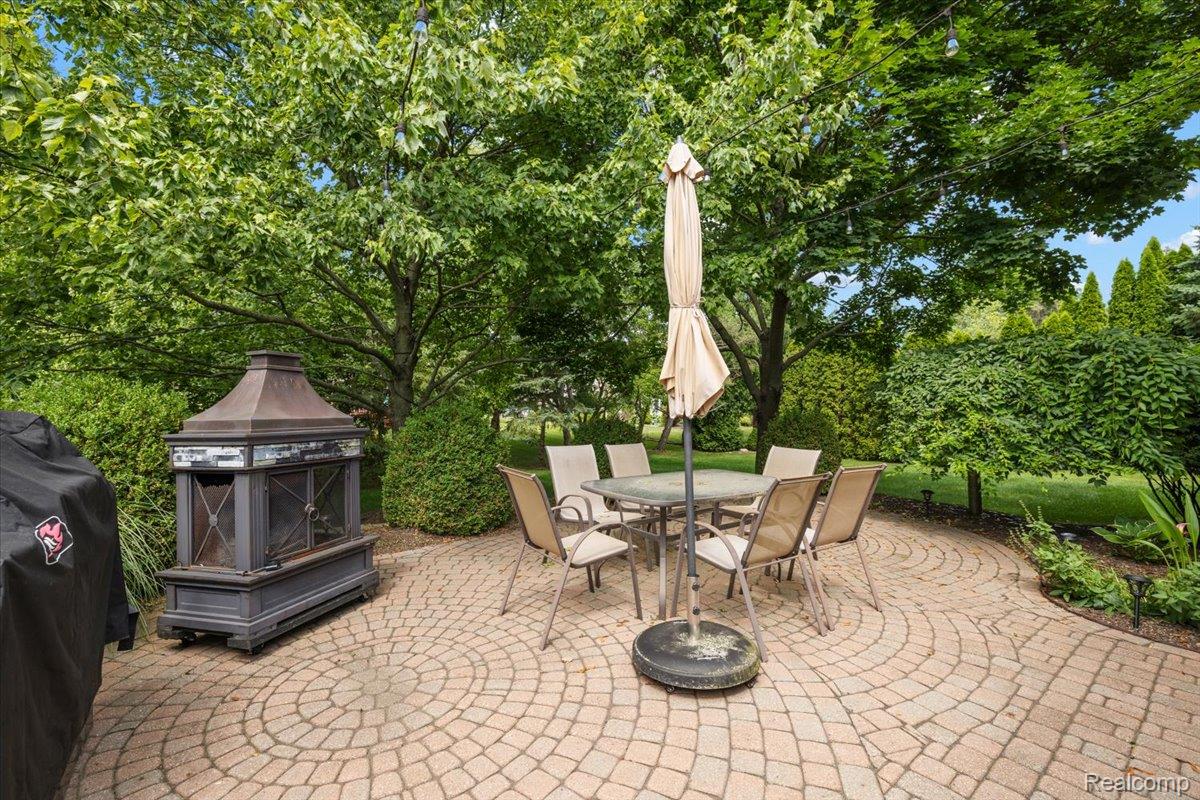 6591 Tree Knoll Drive