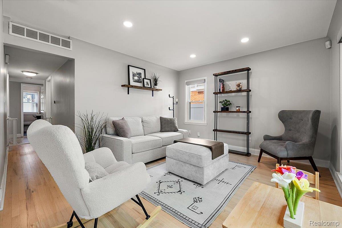 1862 E Lincoln Street