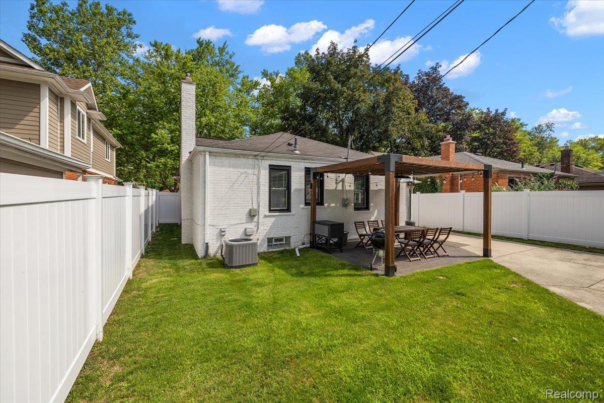 1862 E Lincoln Street