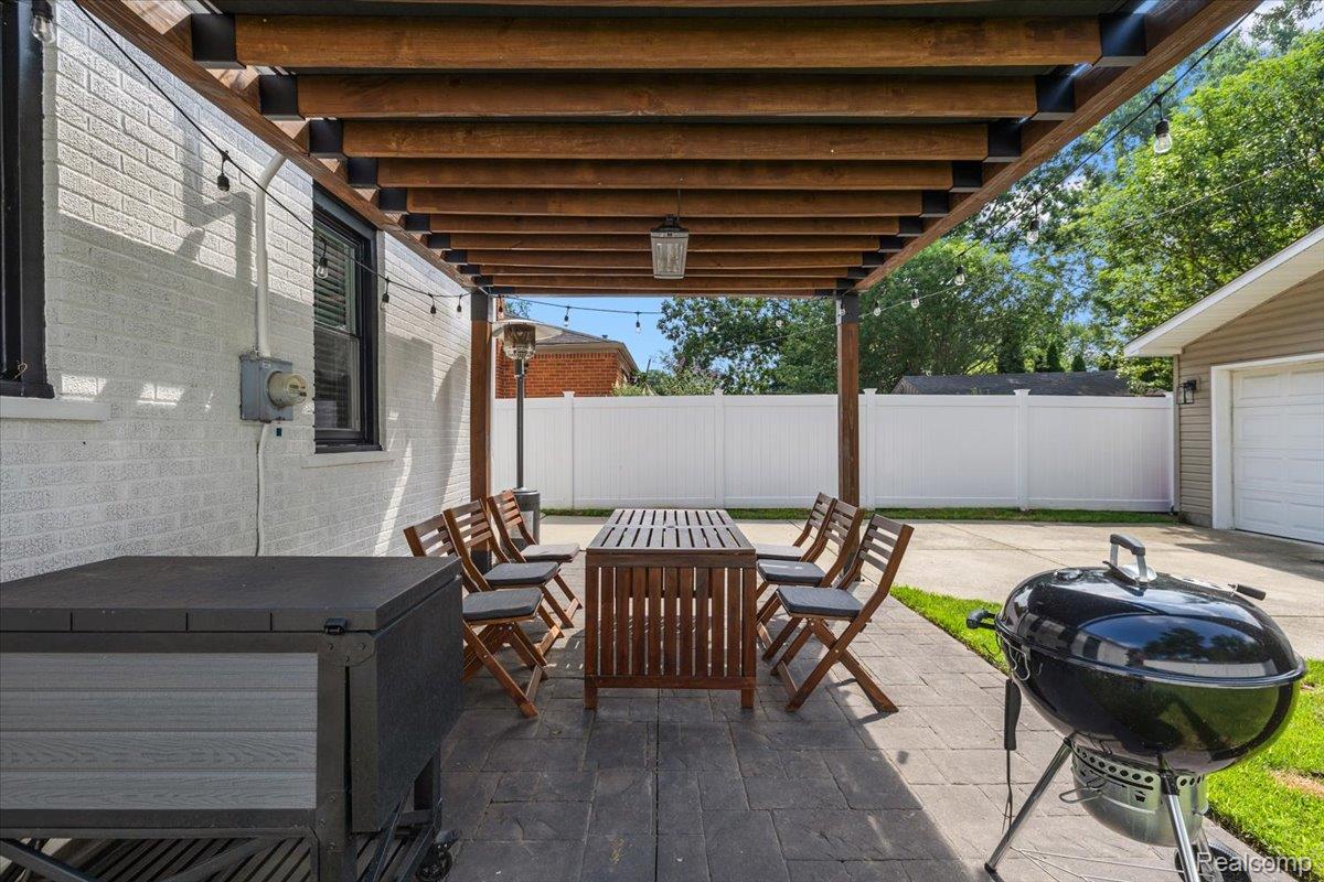 1862 E Lincoln Street