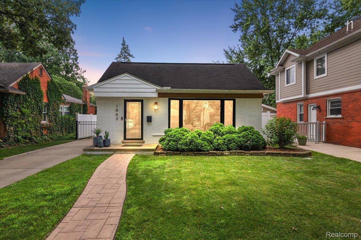 1862 E Lincoln Street