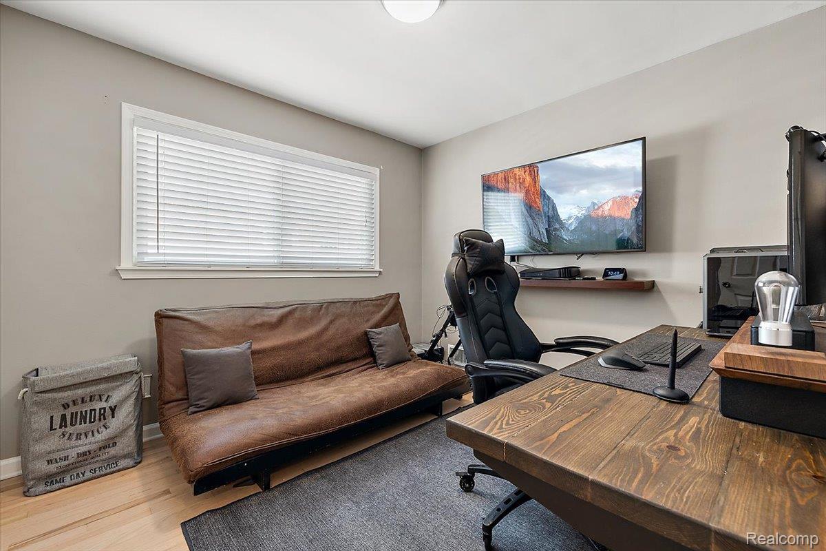 1862 E Lincoln Street