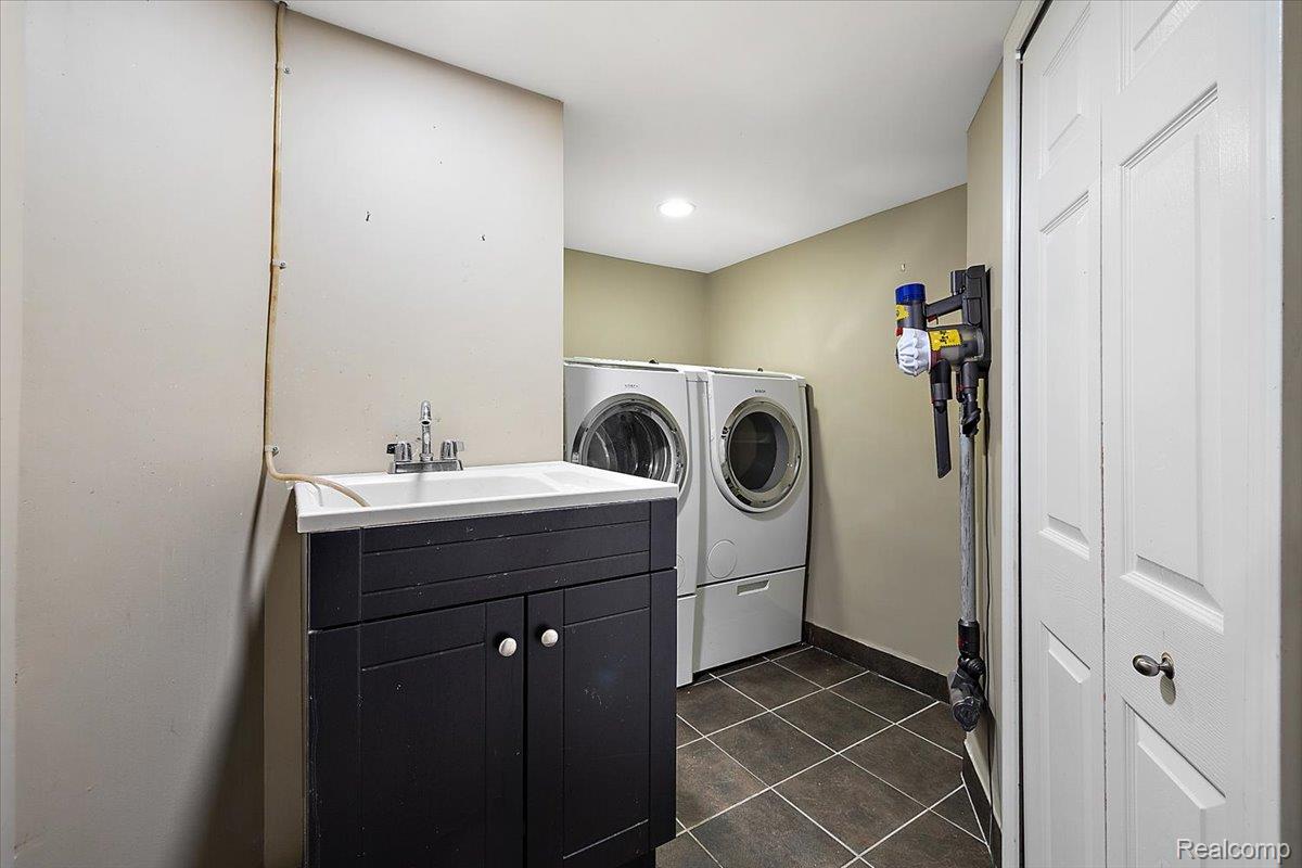 1862 E Lincoln Street