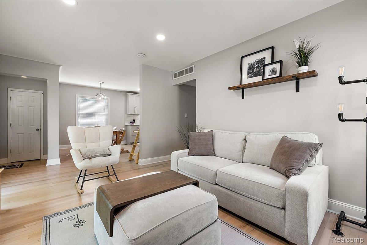 1862 E Lincoln Street