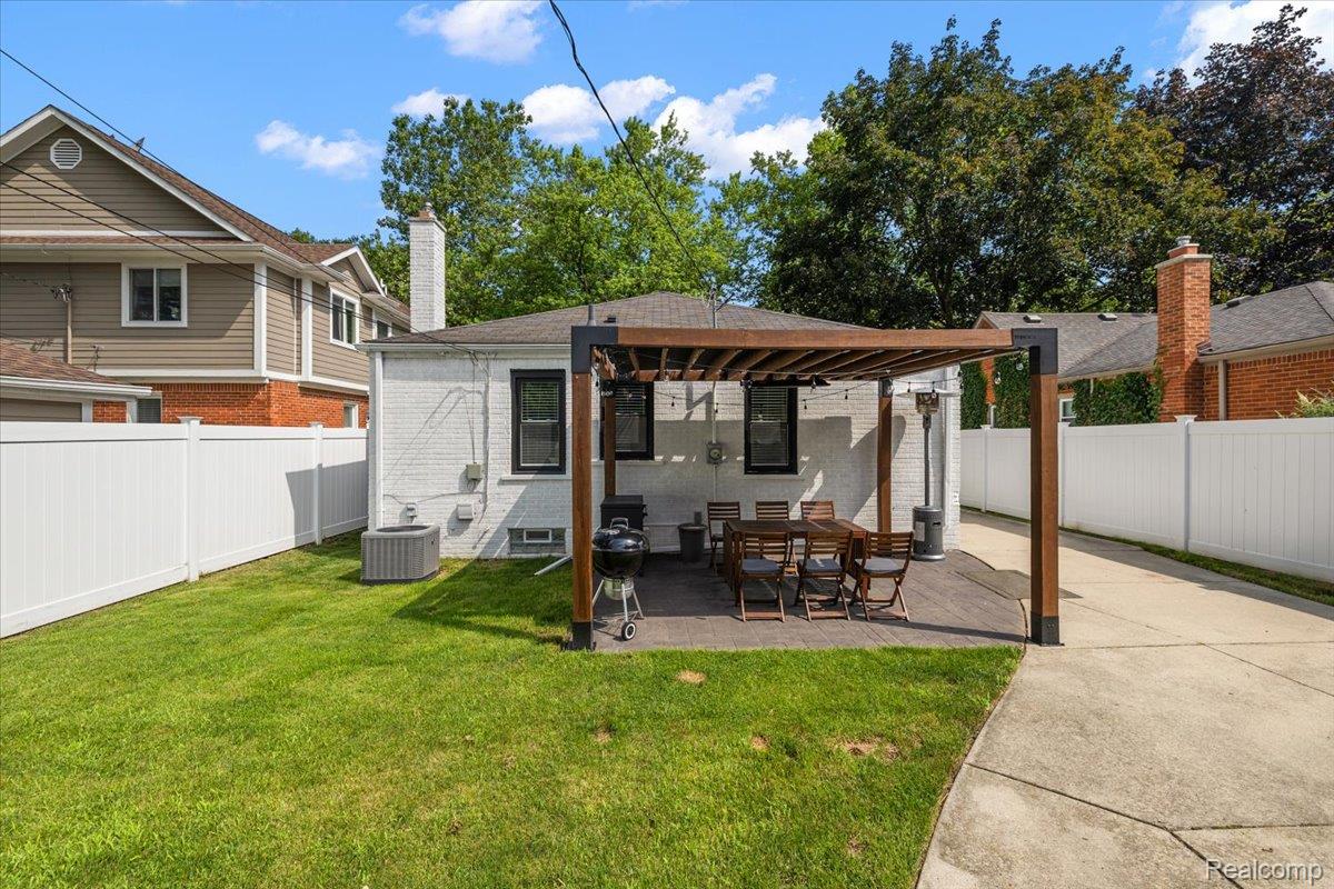 1862 E Lincoln Street