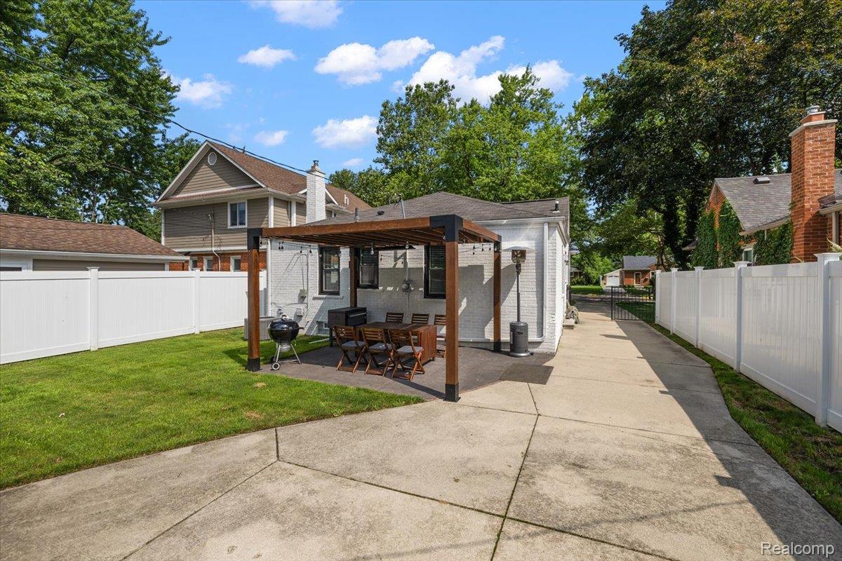 1862 E Lincoln Street