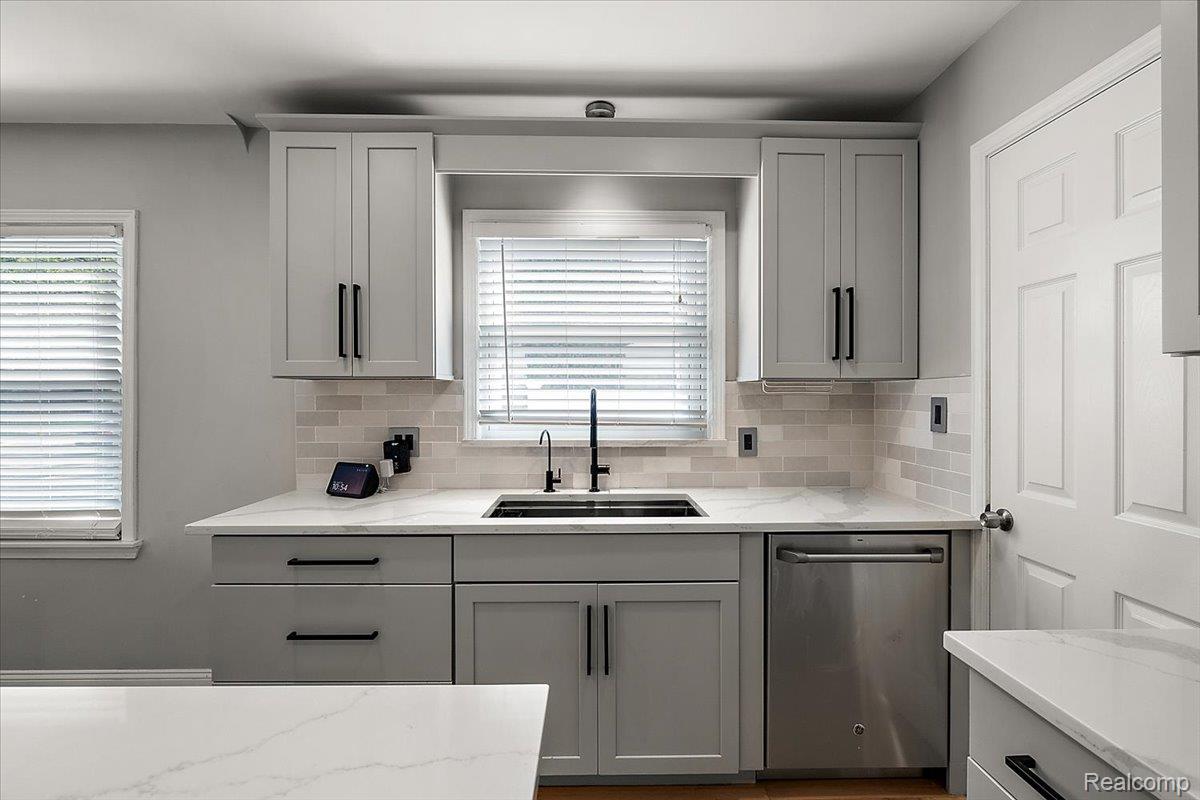 1862 E Lincoln Street