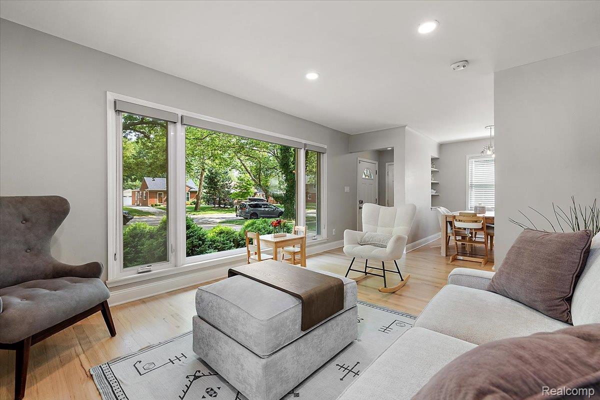 1862 E Lincoln Street