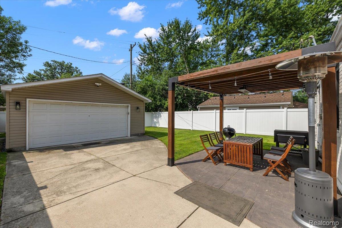 1862 E Lincoln Street