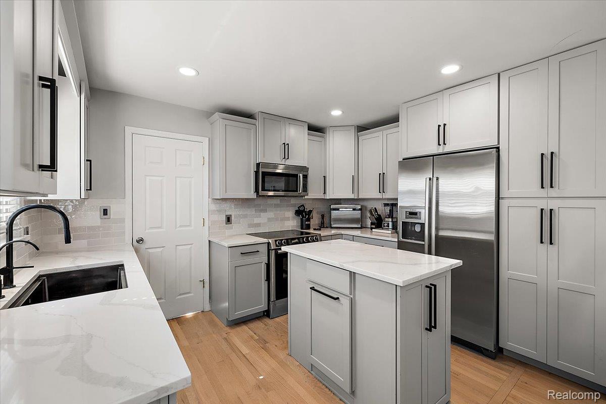 1862 E Lincoln Street