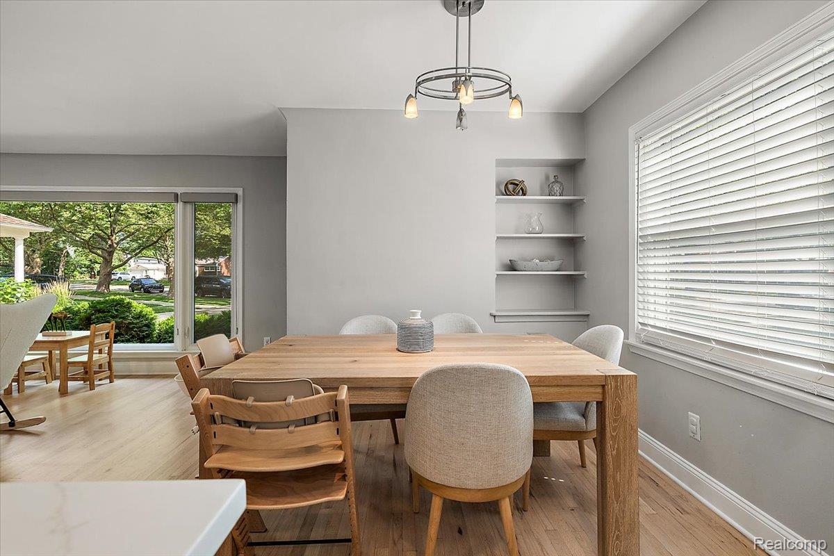 1862 E Lincoln Street