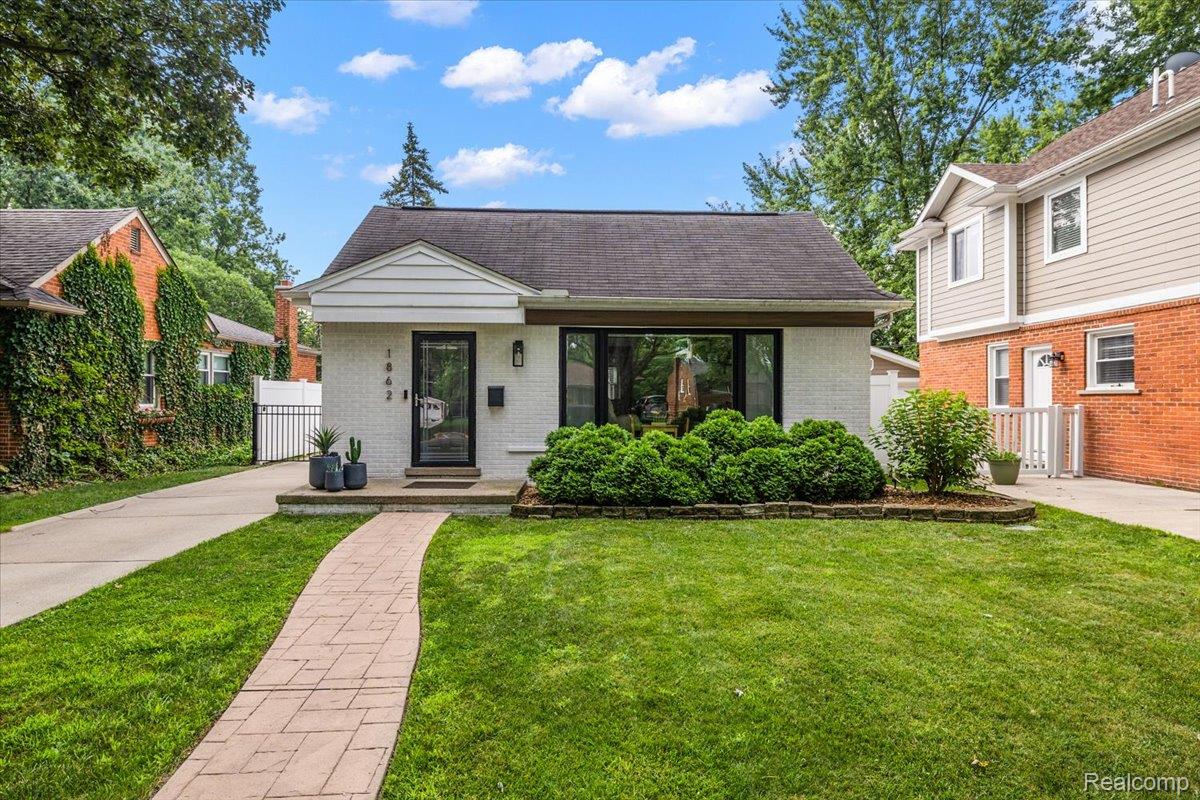 1862 E Lincoln Street