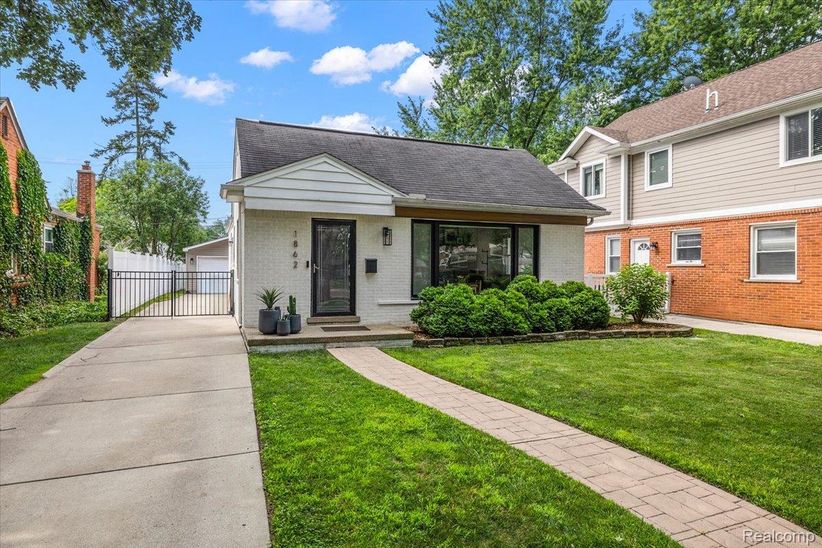 1862 E Lincoln Street