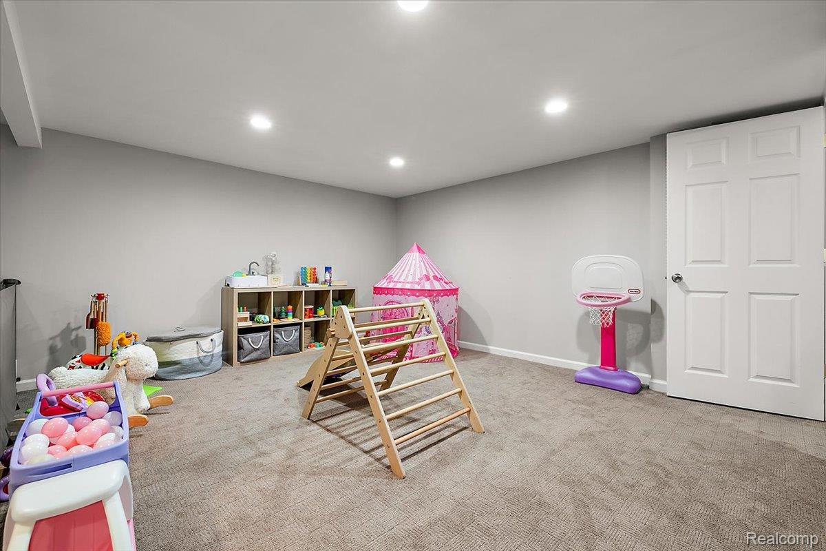 1862 E Lincoln Street