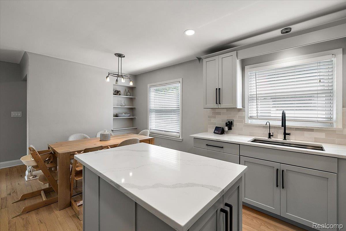 1862 E Lincoln Street