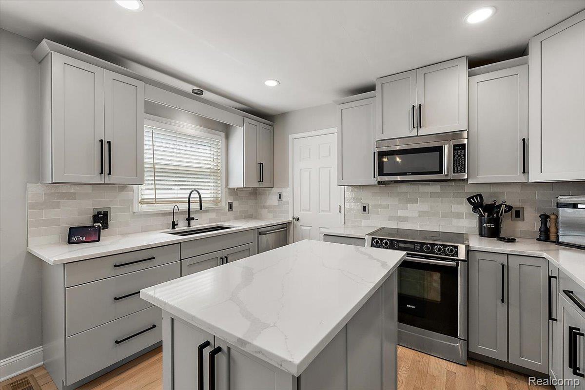 1862 E Lincoln Street