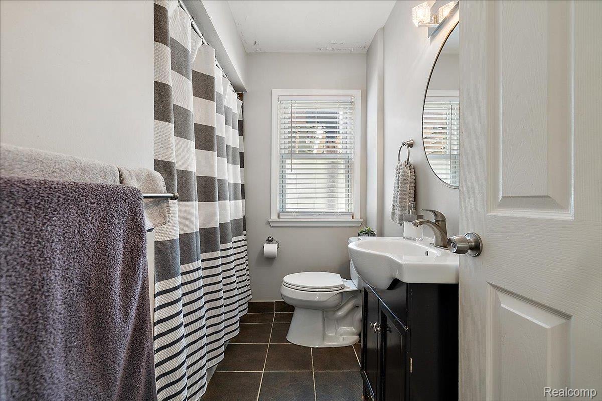 1862 E Lincoln Street