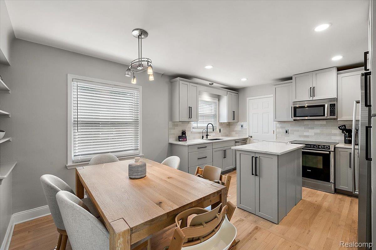 1862 E Lincoln Street