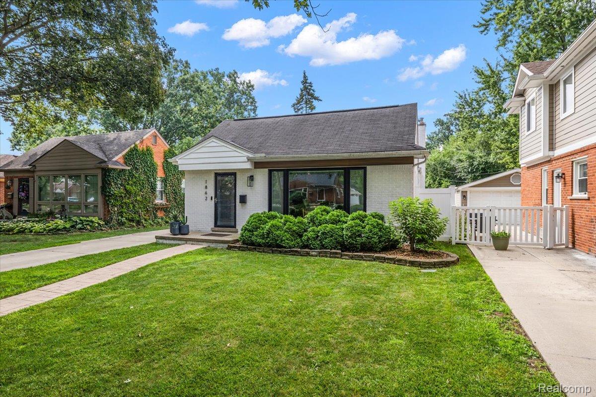 1862 E Lincoln Street