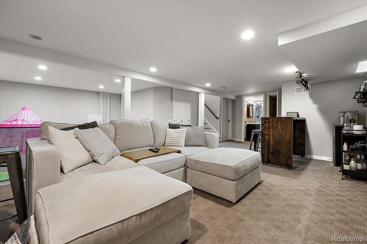 1862 E Lincoln Street