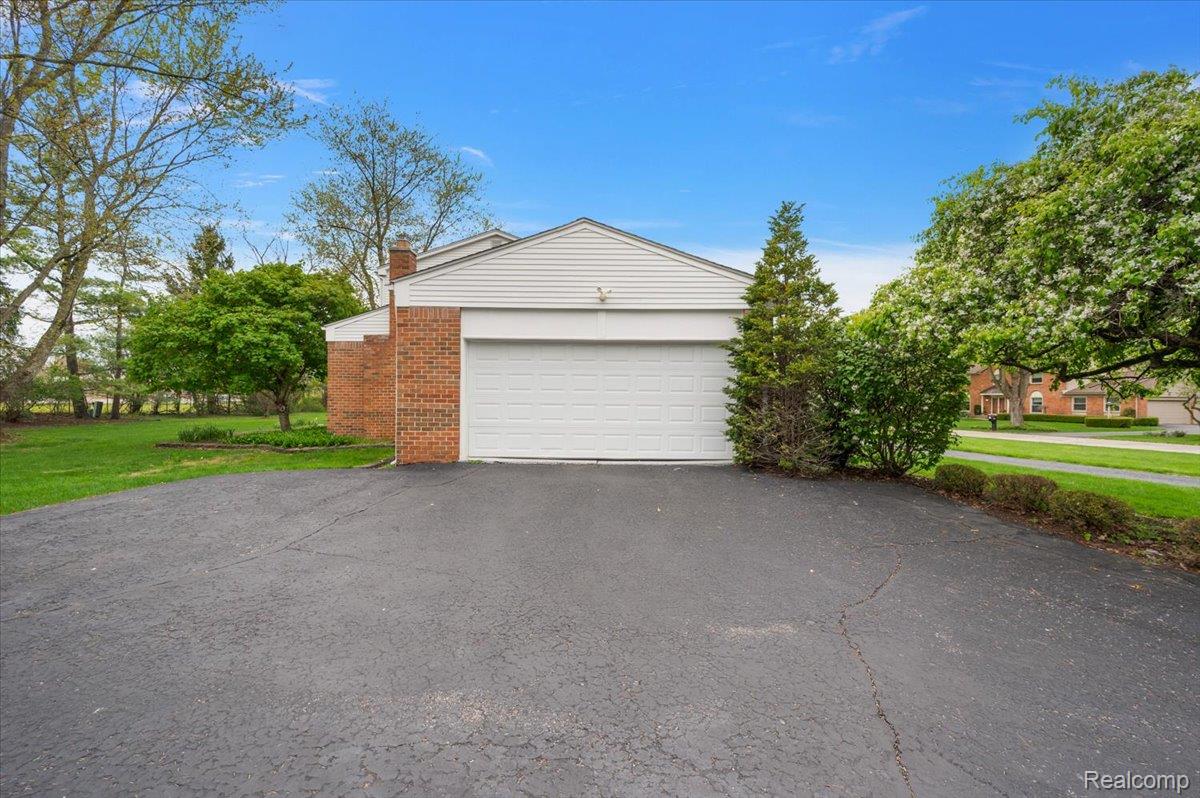 4821 School Bell Lane