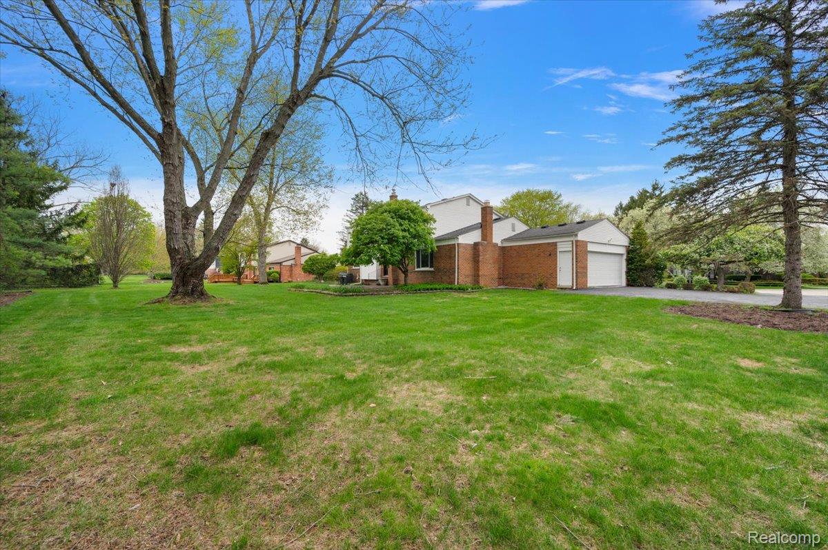 4821 School Bell Lane