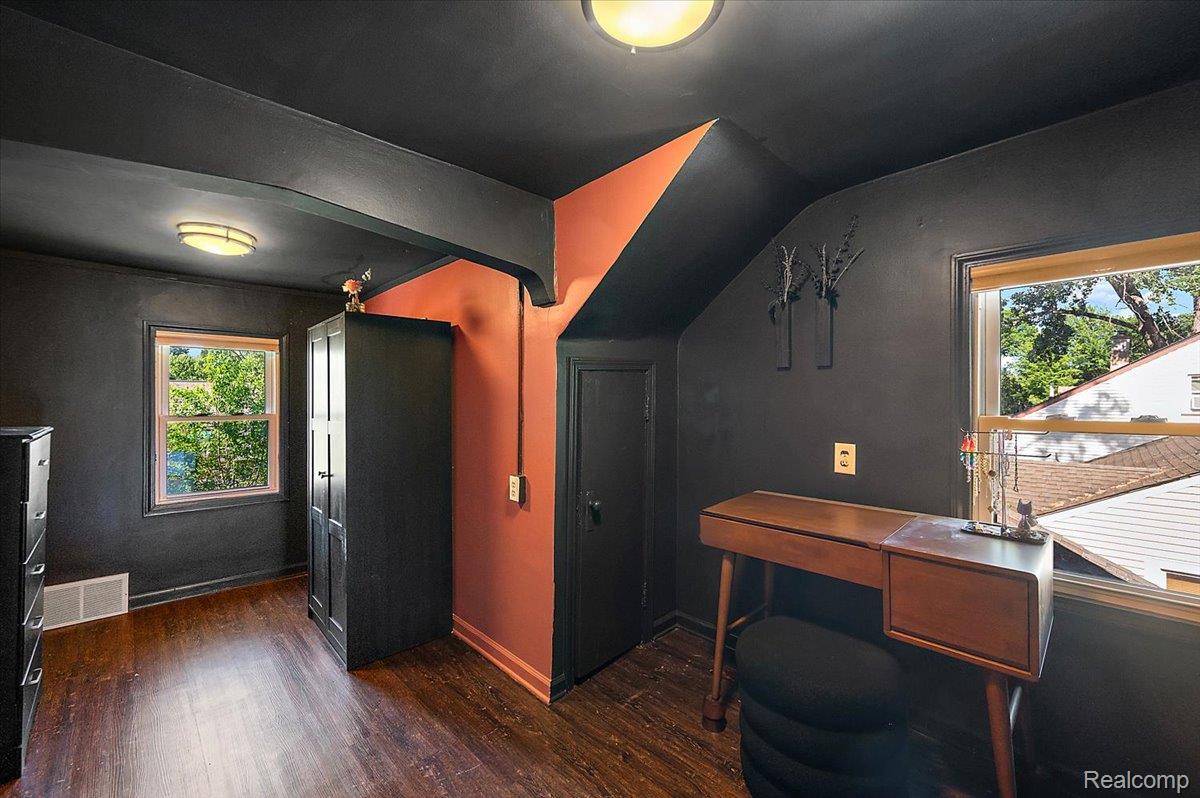136 W Elza Avenue