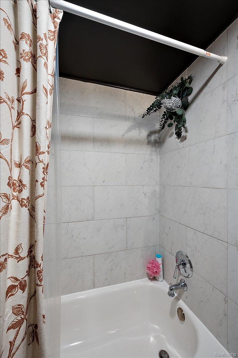 136 W Elza Avenue