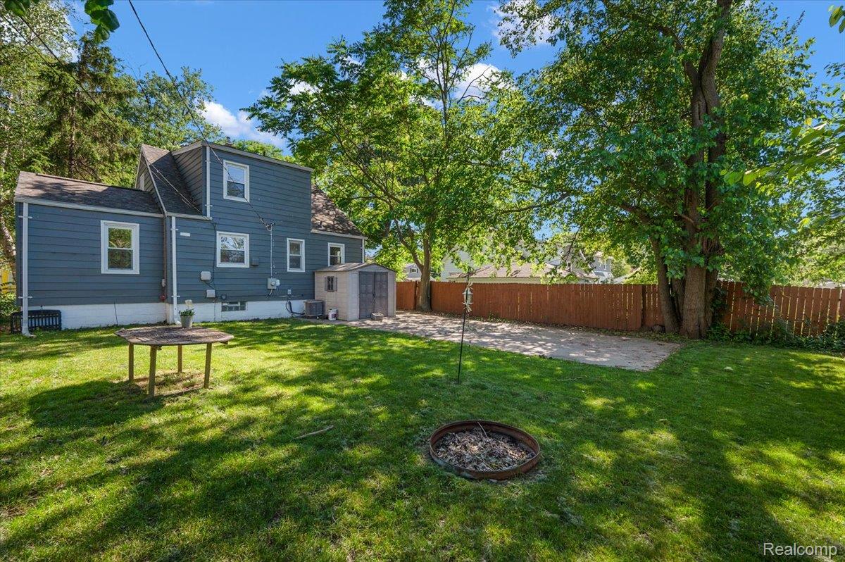 136 W Elza Avenue