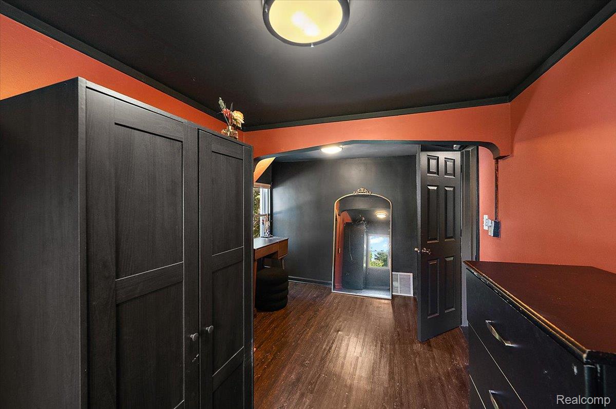 136 W Elza Avenue