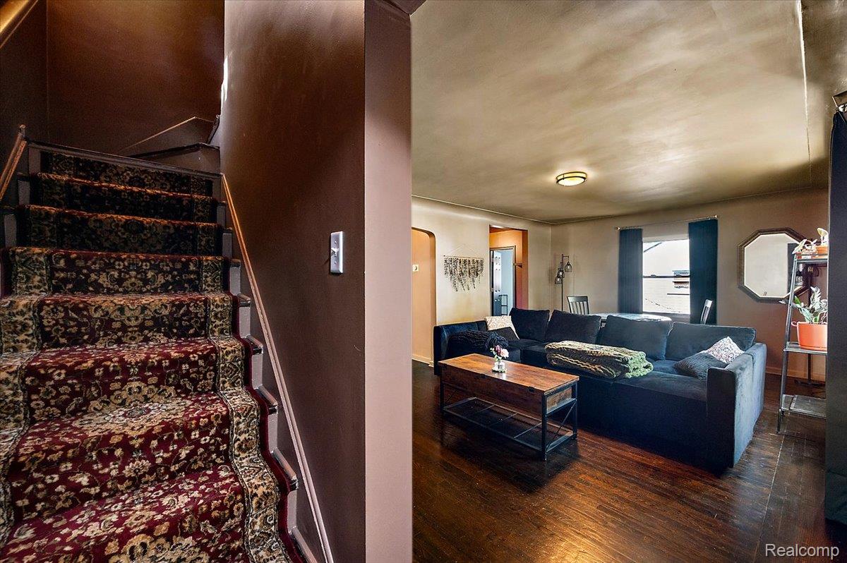 136 W Elza Avenue