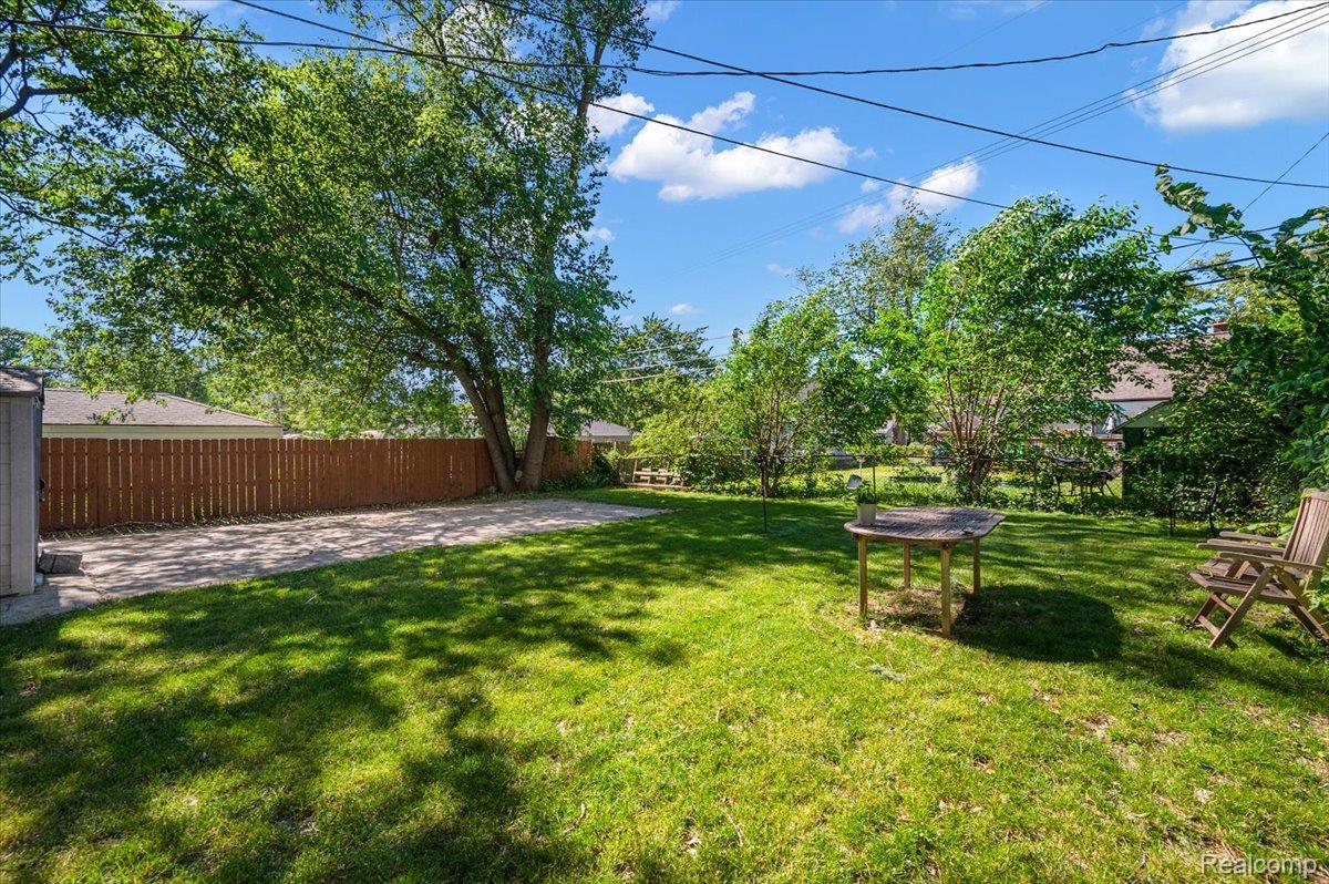 136 W Elza Avenue