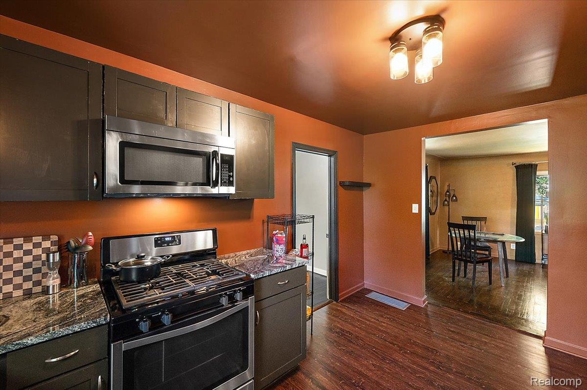 136 W Elza Avenue