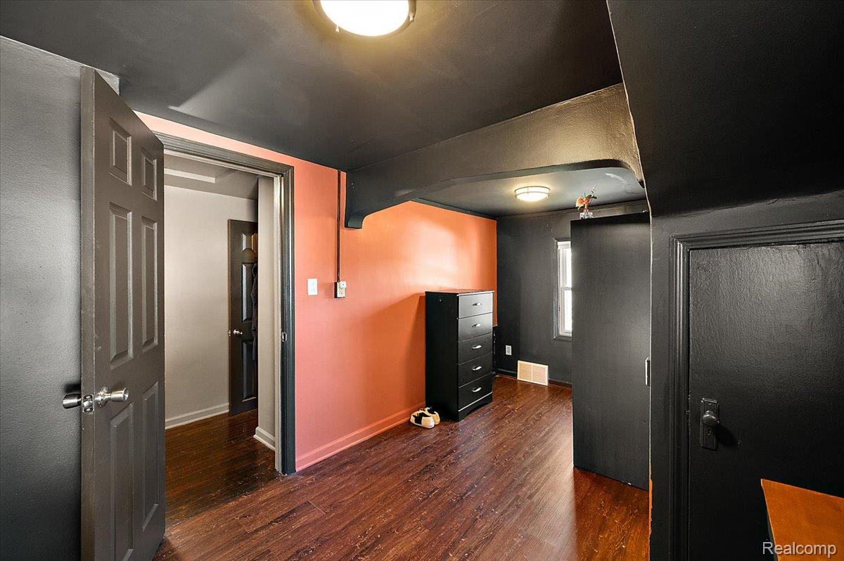 136 W Elza Avenue