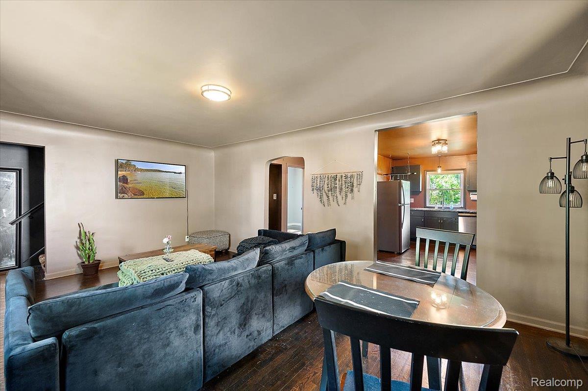 136 W Elza Avenue