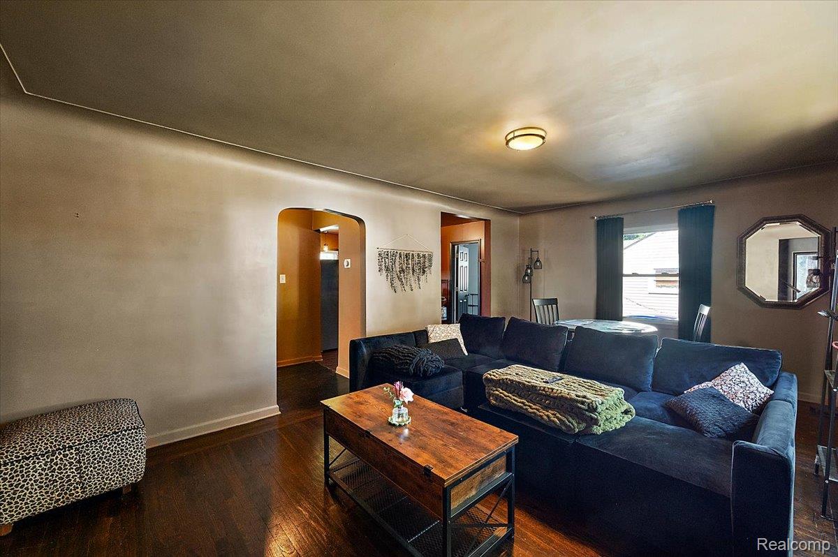 136 W Elza Avenue