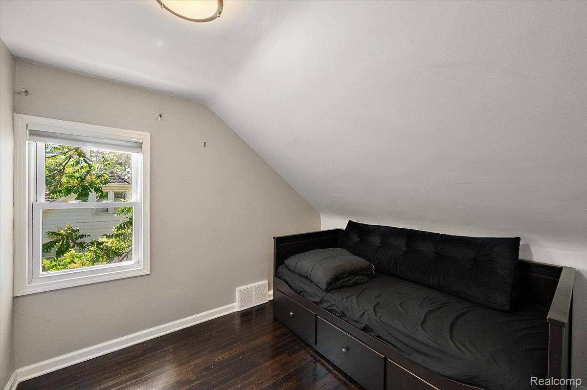 136 W Elza Avenue