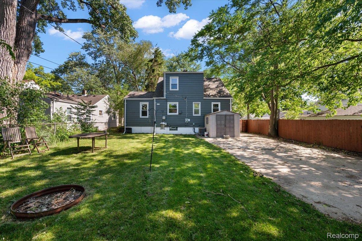 136 W Elza Avenue