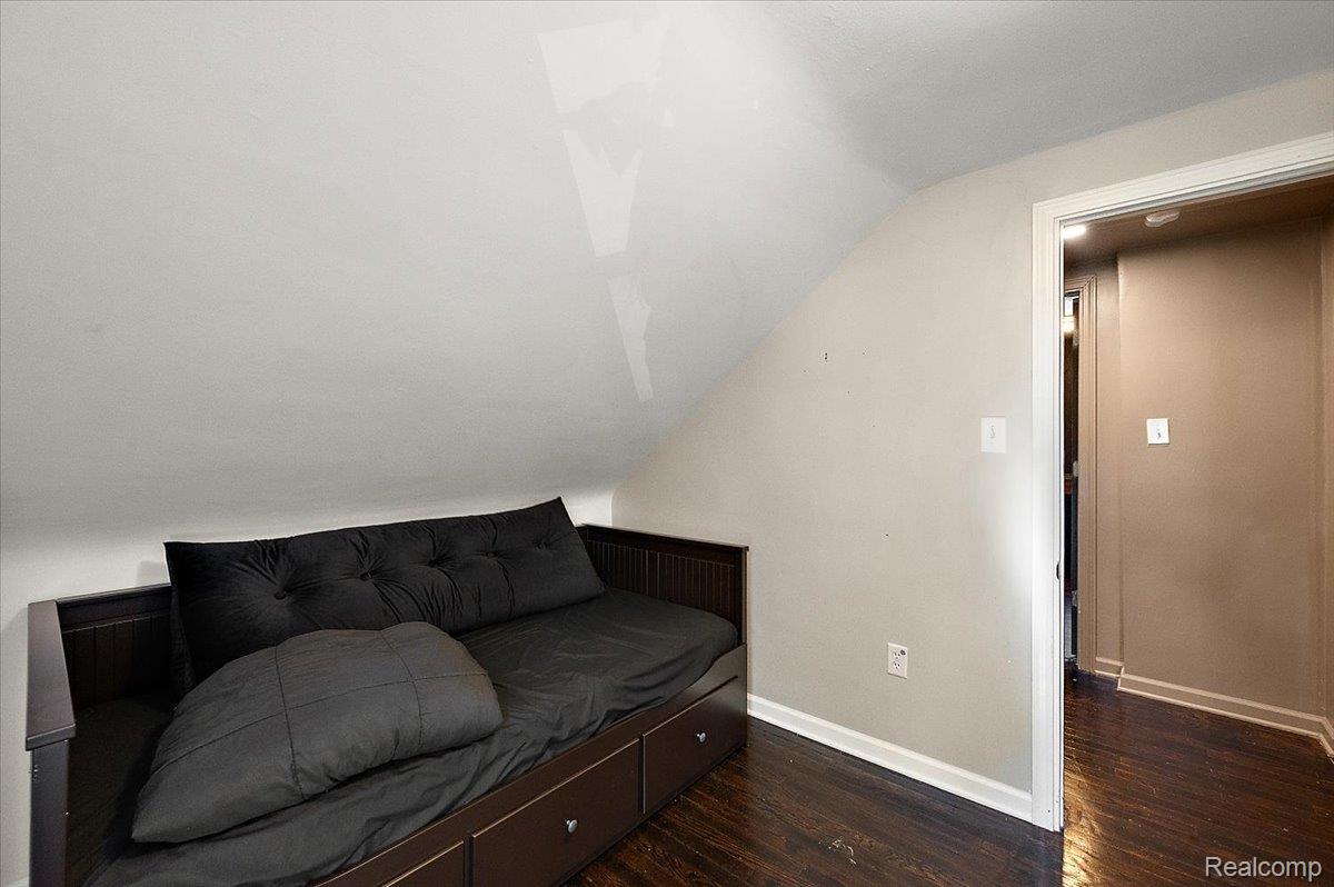 136 W Elza Avenue