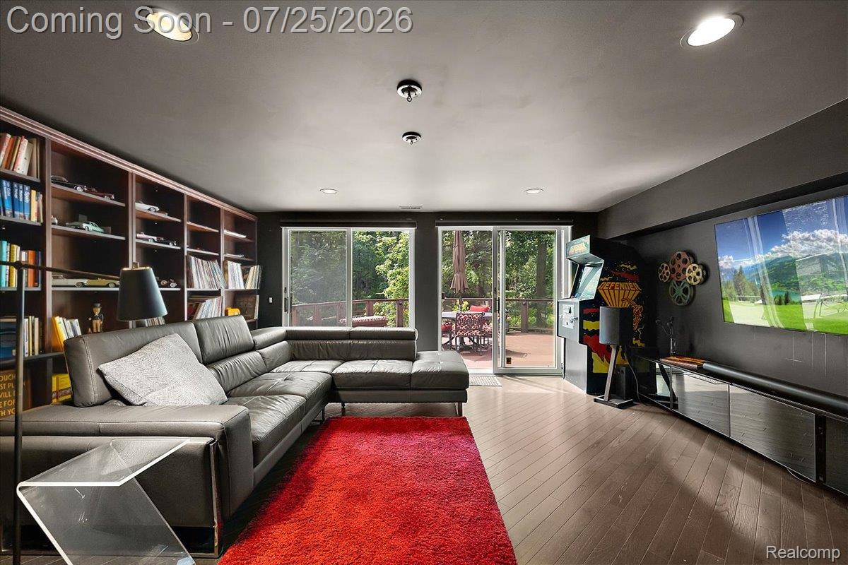 4910 Malibu Drive