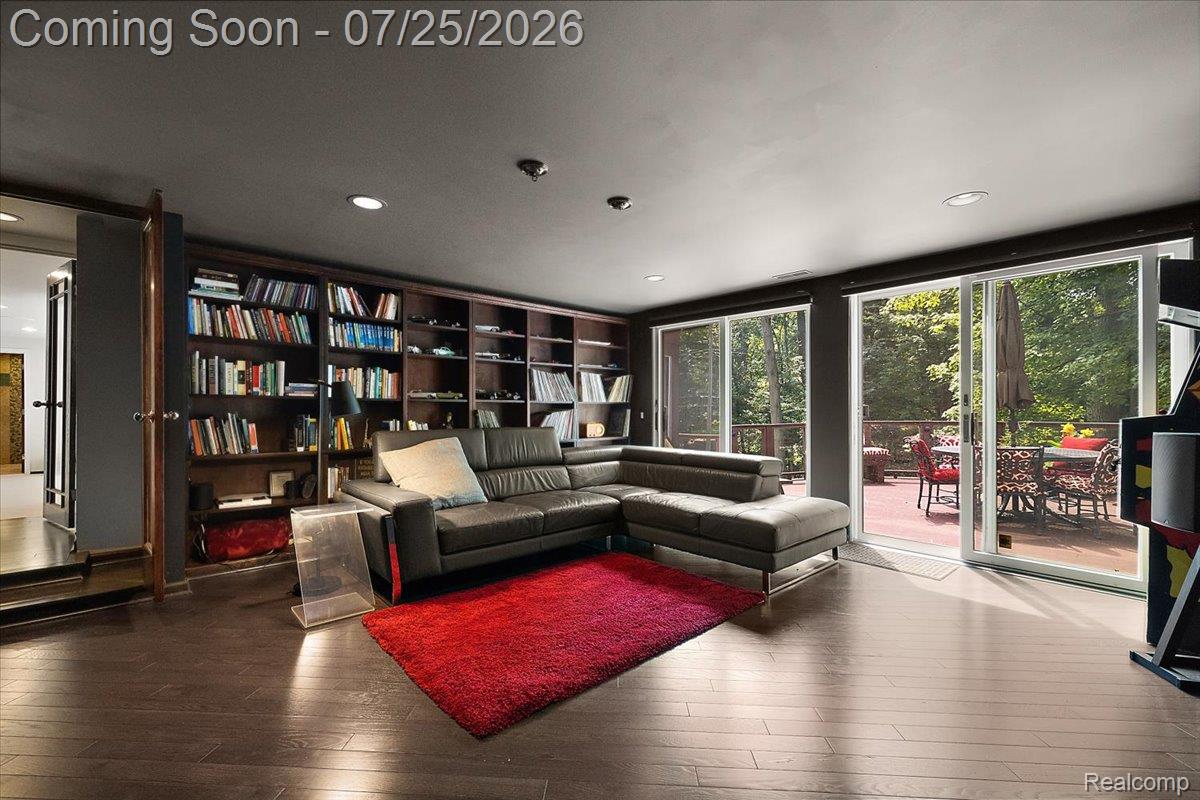 4910 Malibu Drive