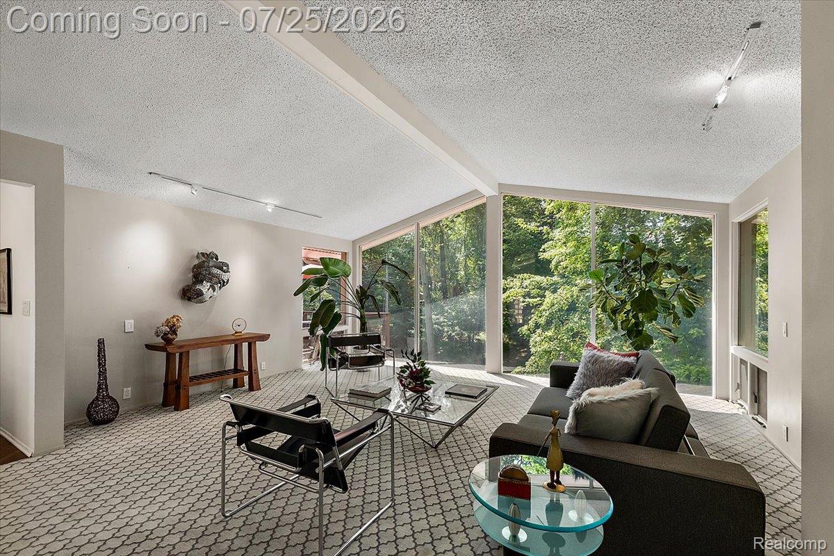 4910 Malibu Drive
